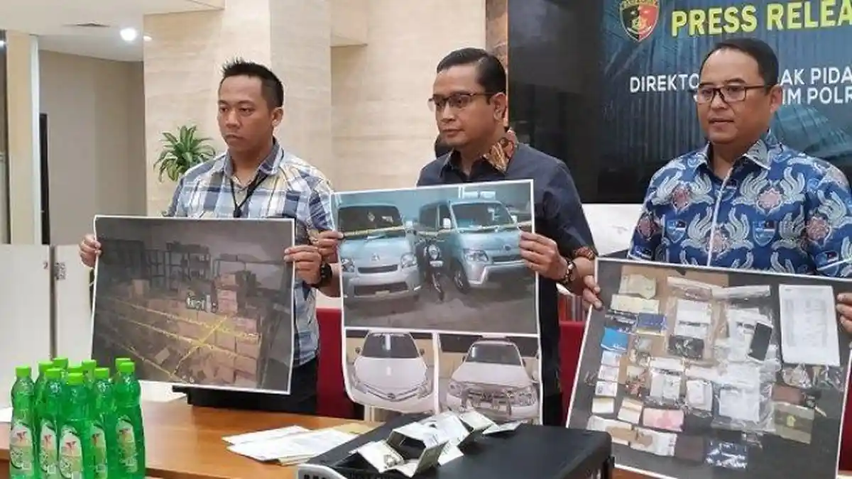 Seorang Pria Retas Mesin ATM Hingga Rp17 Miliar Hanya untuk Dirikan Perusahaan Larutan Pembersih