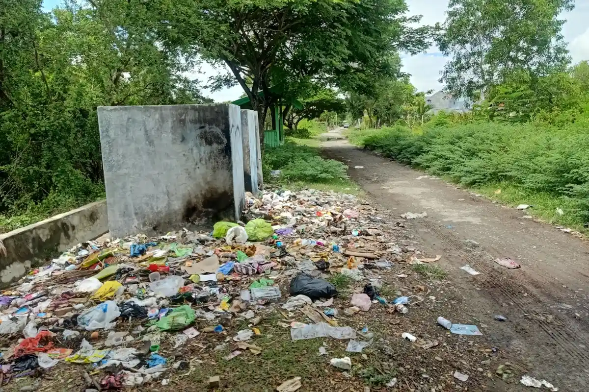 Sampah di Talumung Majene Berserakan Dimana-mana, Warga Butuh Kontainer