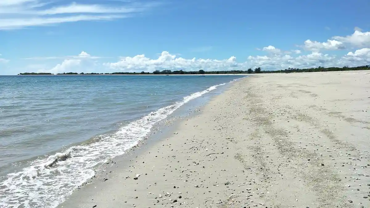 TRIBUN WIKI: Pantai Wera, Sumba Timur Tawarkan Keindahan Pasir Putih