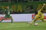 di-Stadion-GBT-Jumat-174-lalu-Menjadi-gol-perdananya-musim-ini.jpg