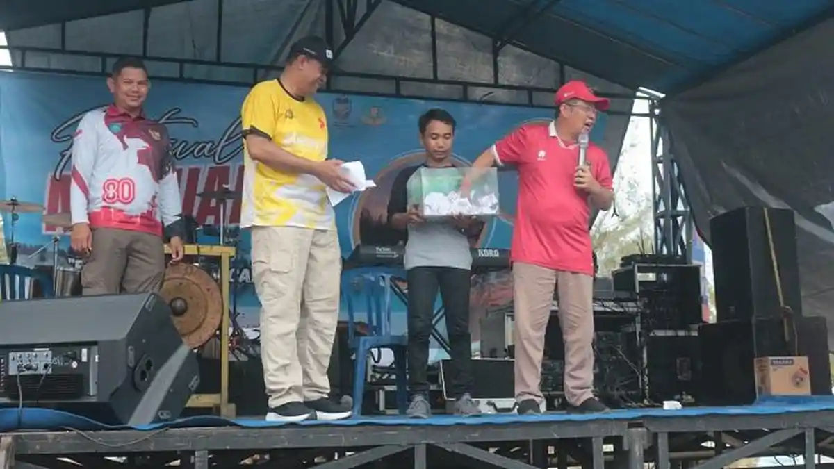 Hadiri Festival Menuang, Efrianda Dukung Potensi Wisata Desa Baskara Bakti