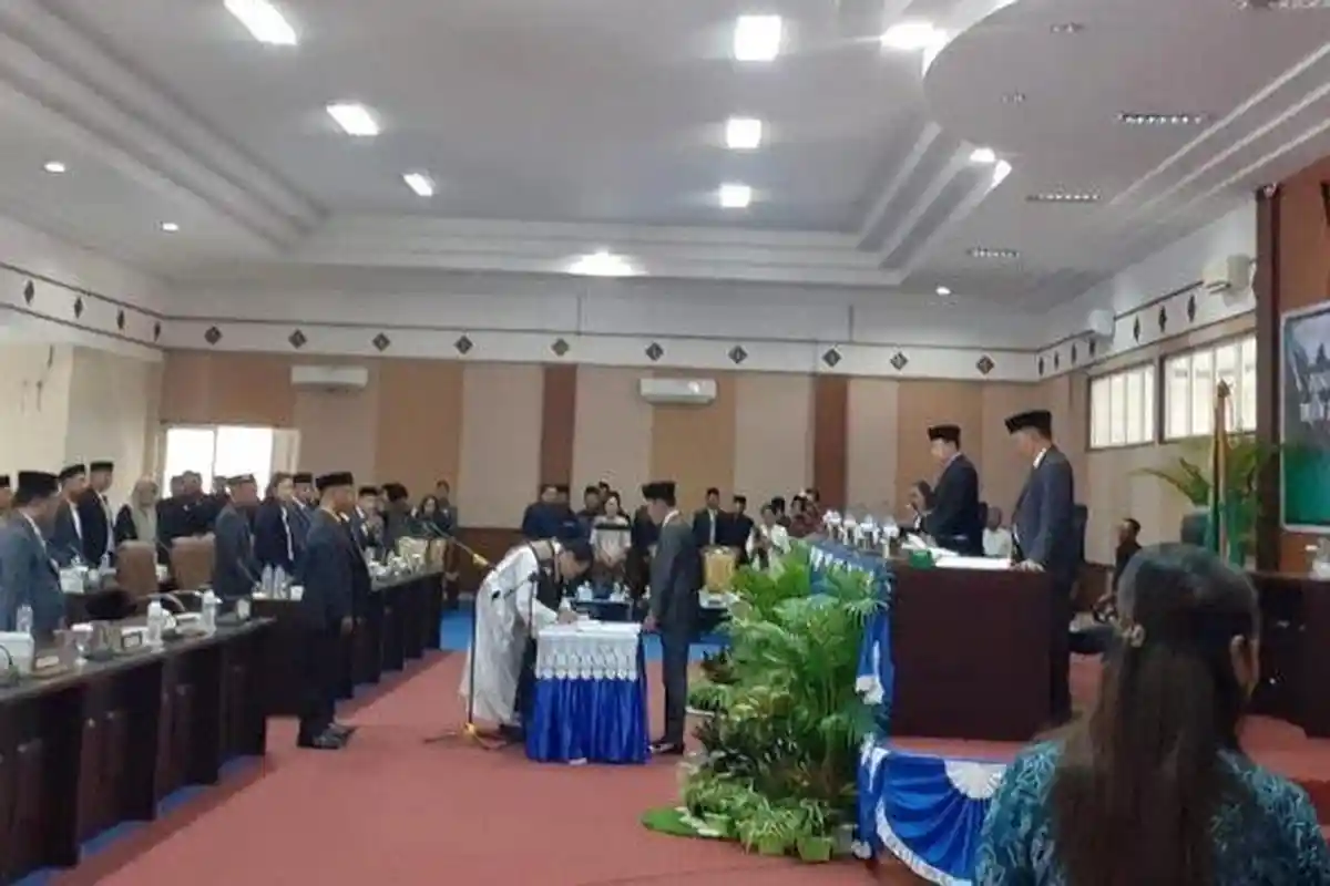 DPRD Manggarai Barat Lantik 2 Anggota PAW, Ini Nama Mereka dan Partainya
