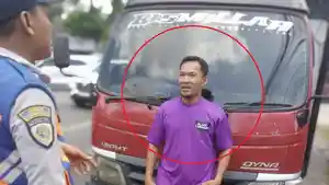 20260429_Sopir-truk-tabrak-portal-pembatas-ketinggian-di-Semarang_1.jpg