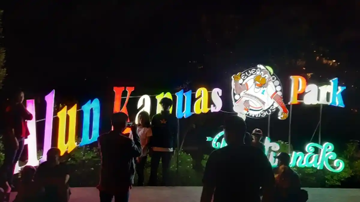 TRIBUN WIKI: 7 Daya Tarik Taman Alun Kapuas Park Kota Pontianak