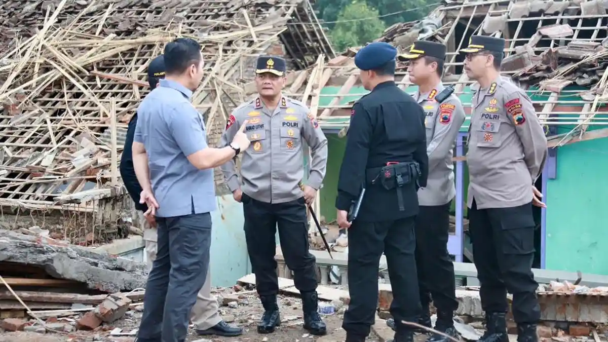 Kapolda Jateng Kunjungi Ledakan Mercon di Magelang, Janji Perbaiki Rumah Warga yang Rusak