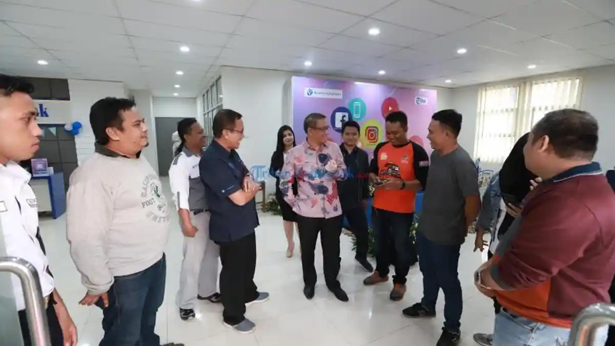 FOTO: Gubernur Sutarmidji Kunjungi Tribun Pontianak - mijdi-ngobrol-ke-redaksi.jpg