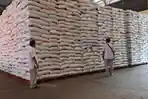 Bulog Pastikan Stok Beras, Gula, dan Minyak Aman Jelang Ramadan