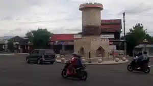 Menjelang-Malam-Pergantian-Tahun-2025-Arus-Lalu-Lintas-di-Bunderan-Siyono-Gunungkidul-Ramai-Lancar.jpg
