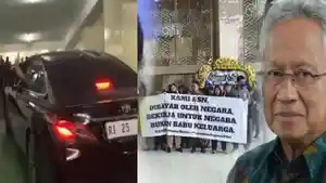 video-viral-mobil-dinas-RI-25-milik-Menteri-Pendidikan-Tinggi-diadang.jpg