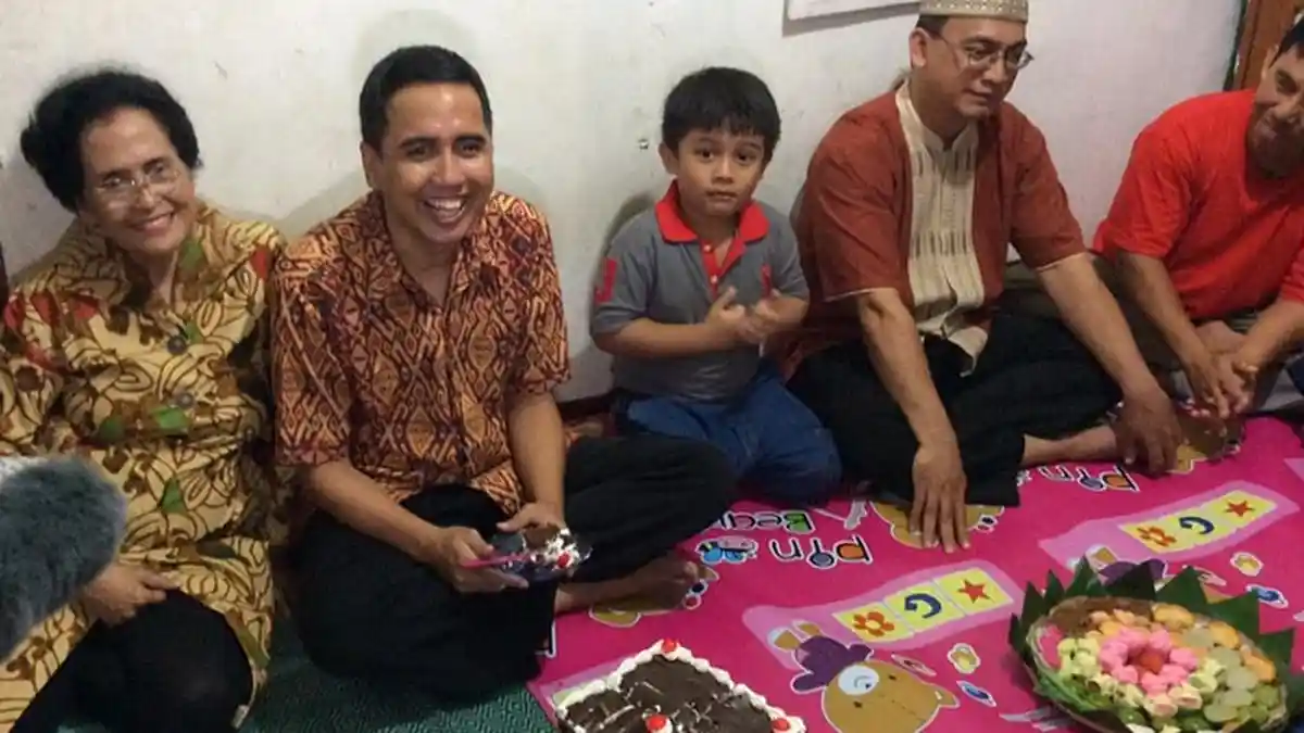 Rayakan Ulang Tahun, Gugun Gondrong Berbagi Kebahagiaan Bersama Anak Yatim