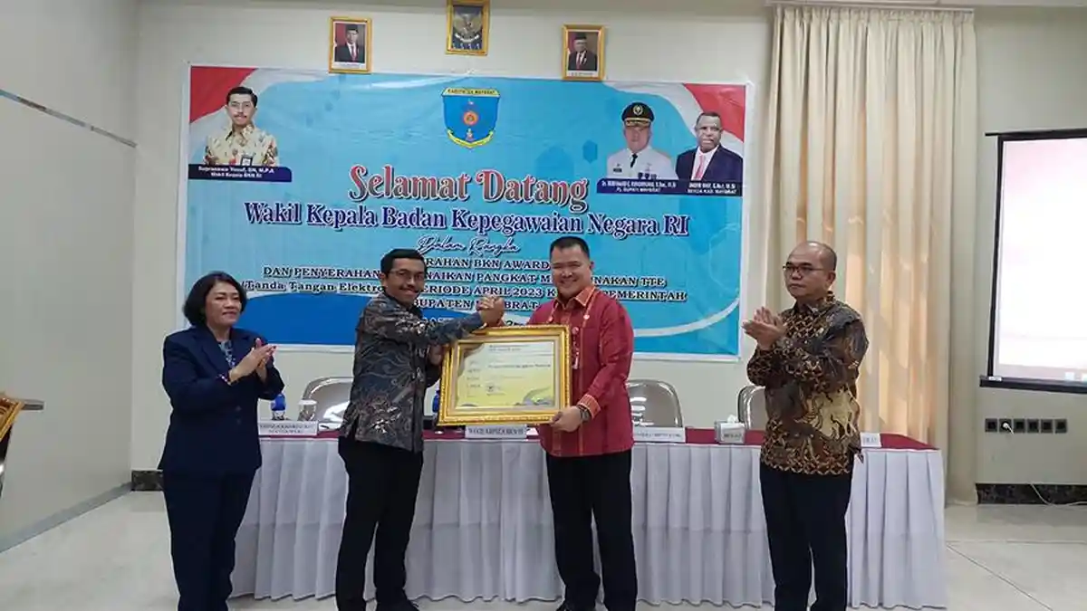 Pemda Maybrat Bertabur Penghargaan Dalam Acara BKN Award di Sorong
