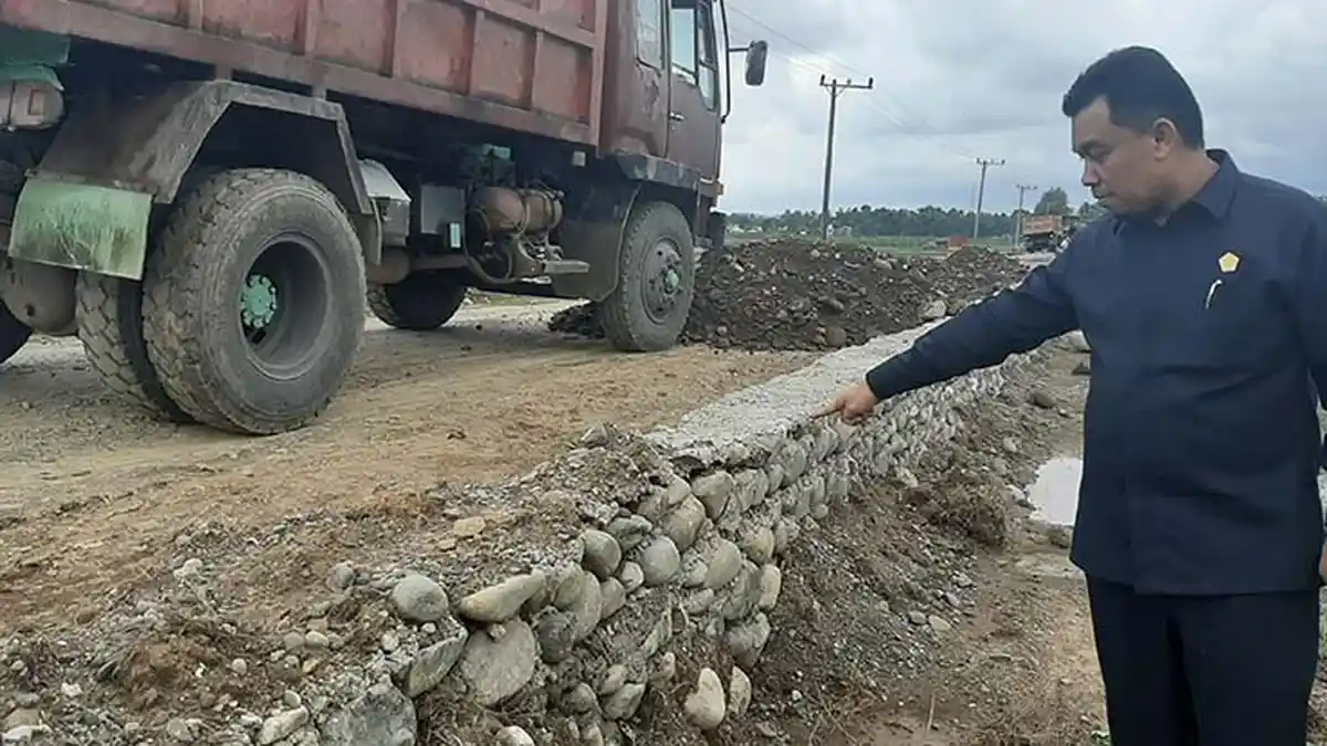 Dewan Pidie Berang Pekerjaan Proyek Cot Glumpang Lambat Dikerjakan, Talut Jalan Ikut Disorot