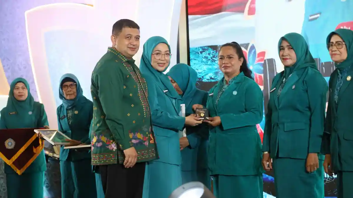 Dua Dekade Lebih Mengabdi, Kader PKK Makassar Raih Penghargaan