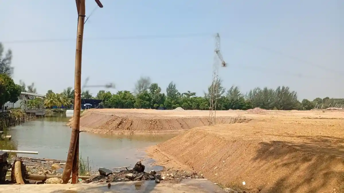 В Батаме постепенно засыпают озеро бывшей зоны WakePark, что привело к сокращению потока туристов