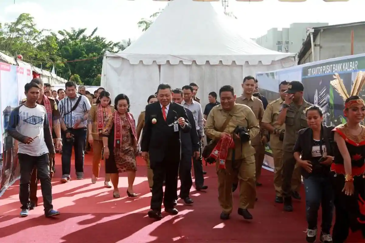 Prosesi Peletakan Batu Pertama Pembangunan Gedung Kantor Pusat Bank Kalbar - peresmian_20180109_183410.jpg