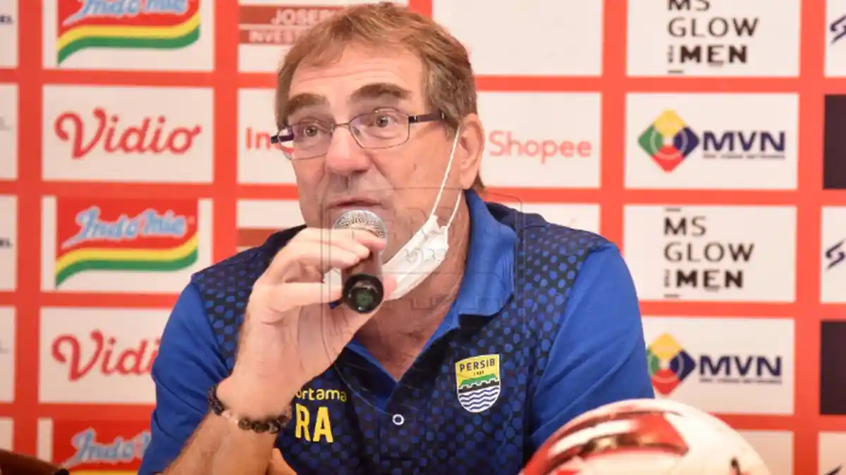 Pelatih Persib Bandung Robert Alberts Sebut Turnamen Piala Menpora Terlalu Dini: Setahun Tak Latihan