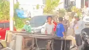 Angin-kencang-RUSAK-RUMAH.jpg