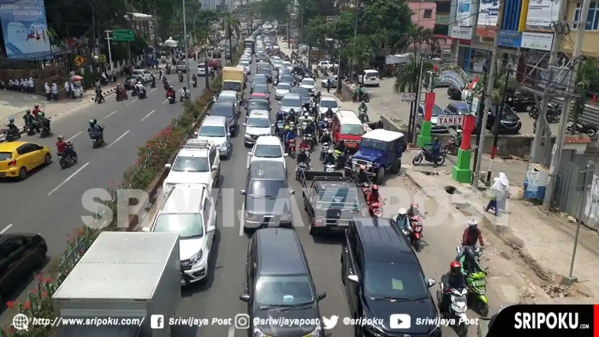LIVE STREAMING: Masuk Jam Pulang Sekolah, Arus Lalu Lintas Jalan Jendral Sudirman Padat Merayap