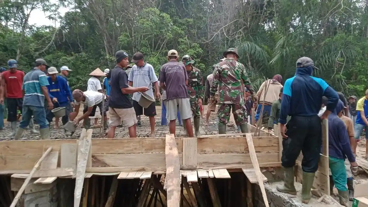 Warga Brabasan Kini Punya Jalan Terobosan Berkat Kolaborasi TNI dan Jajaran Polda Lampung