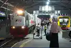 arus-balik-lebaran-di-stasiun-bojonegoro.jpg