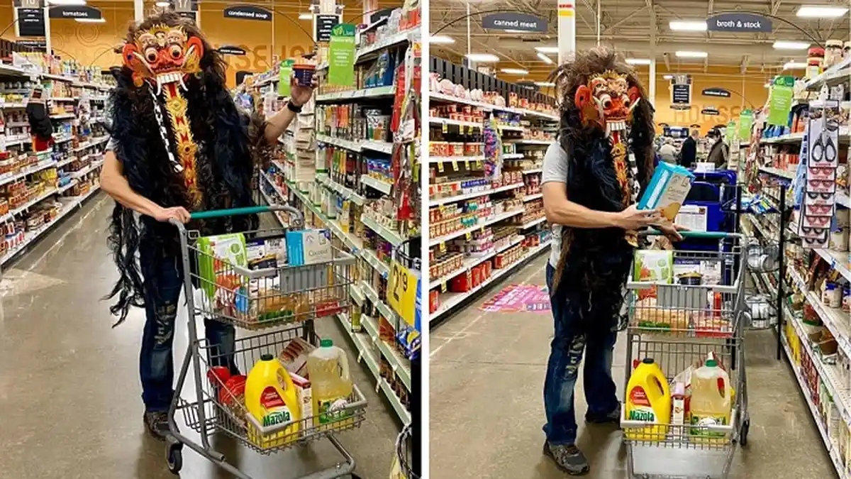 Ada-ada Saja, Bukannya Masker, Pria Ini Justru Pakai Topeng Leak untuk Tangkal Virus Corona
