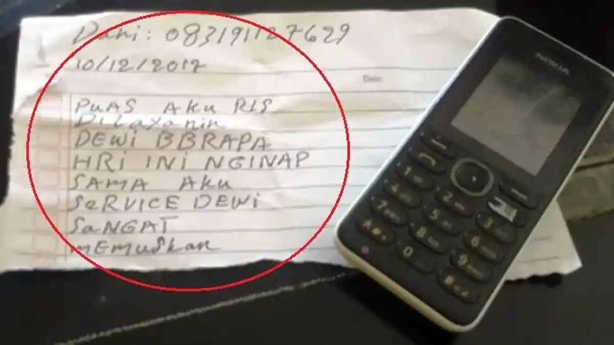 Sambil Gendong Anak, Pria Ini Tunjukkan SMS Selingkuhan Istrinya ke Polisi