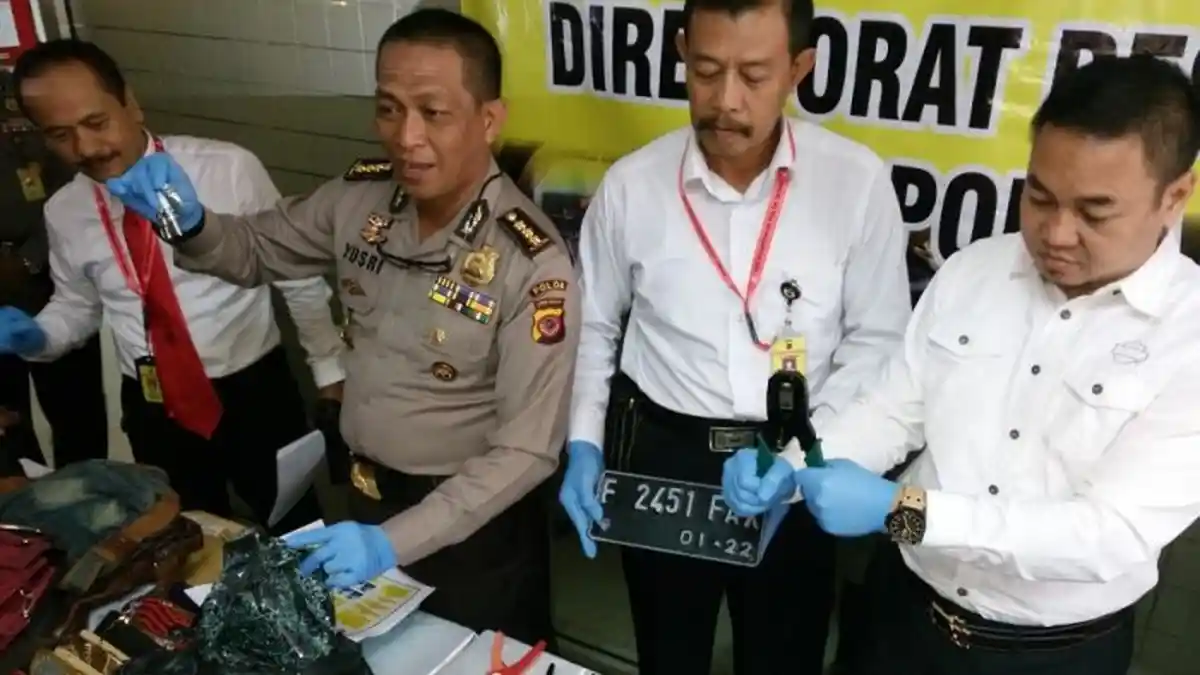 Polisi Ciduk Anggota Komplotan Pemecah Kaca Mobil dan Penebar Paku di Jalan