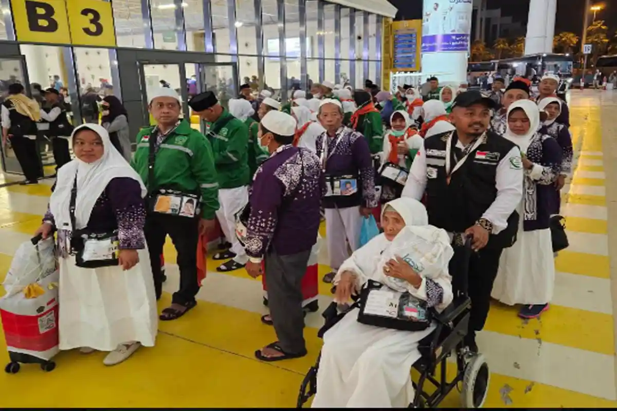 Jemaah Haji Kloter 1 Surabaya dari Bojonegoro jadi yang Pertama Pulang ke Tanah Air Hari Ini