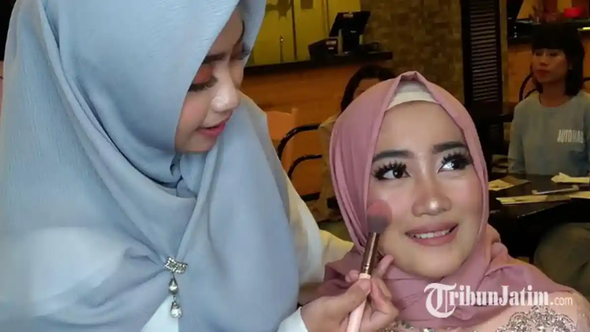 TIPS CANTIK HARI INI - Blushy Pink, Referensi Make Up Cantik untuk Kondangan Ala Perempuan Korea
