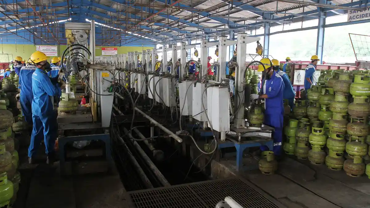 Pantau Jalur Tol Trans Jawa, Pertamina Jamin Ketersediaan Stok BBM & LPG Jelang Lebaran Aman