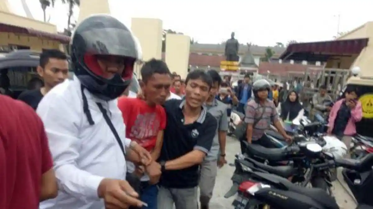 Berusaha Rudapaksa Seorang Siswi, Seorang Residivis Jambret Jadi Bulan-bulanan Massa