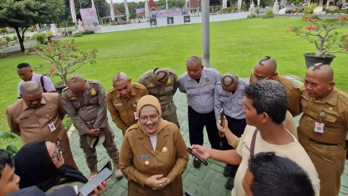 ASN di Lumajang Cukur Gundul Rambut Sambut Hari Jadi 