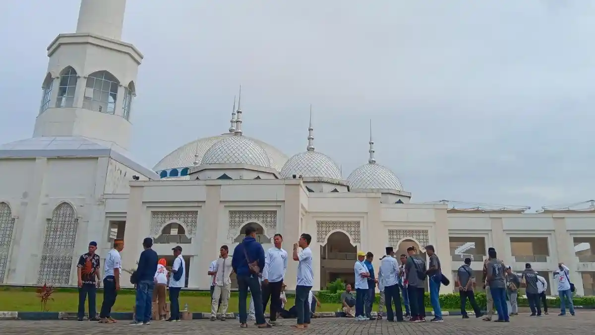 Anies Baswedan Akan Salat Berjamaah di Masjid Sultan Mahmud Riayat Syah