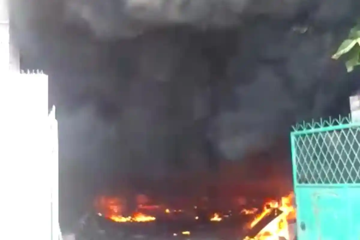 Gudang Styrofoam Terbakar di Meruya Utara