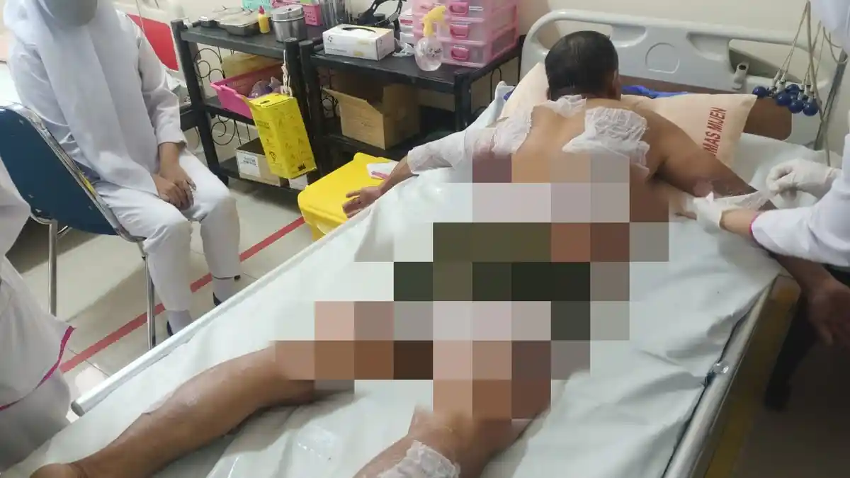 Pemotor Jupiter Mandi Kuah Bakso Akibat Diserempet Ojol di Mijen Semarang