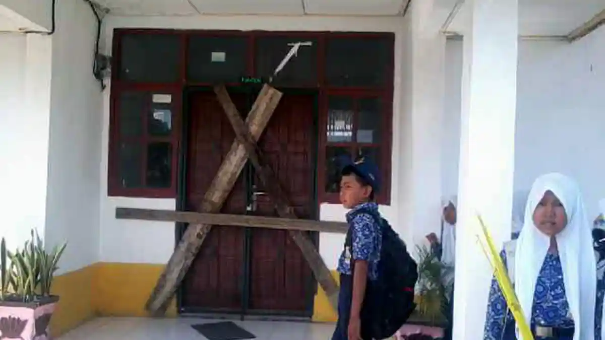 SMPN 3 Ponrang Selatan Disegel Pemilik Lahan