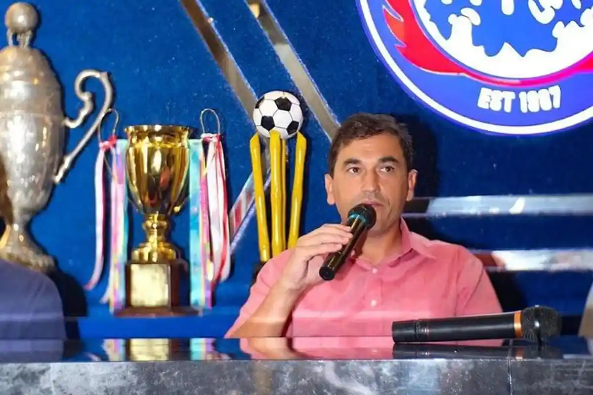 Adu Taktik Pelatih Portugal Saat Arema FC vs PSM jadi Milik Bernardo Tavares, Kata Eduardo Almeida?