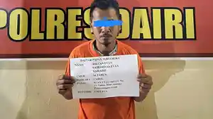 Foto-tersangka-saat-diamankan-Sat-Reskrim-Polres-Dairi-usai-melakukan-pencabulan.jpg