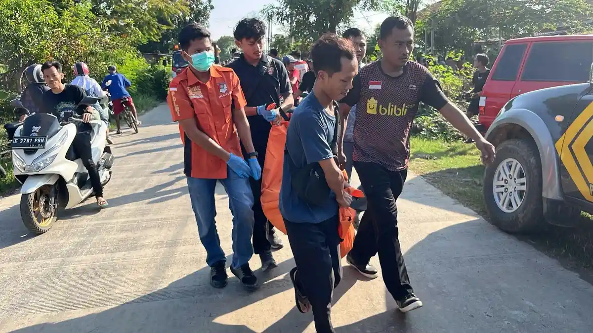 Geger, Mayat Pria Ditemukan Tergeletak di Pinggir Rawa Belakang Rumah Warga di Indramayu