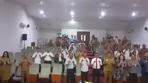 Pose-bersama-Rektor-Undana-dan-Kabid-Dikmen-Dinas-P-dan-K-NTT.jpg
