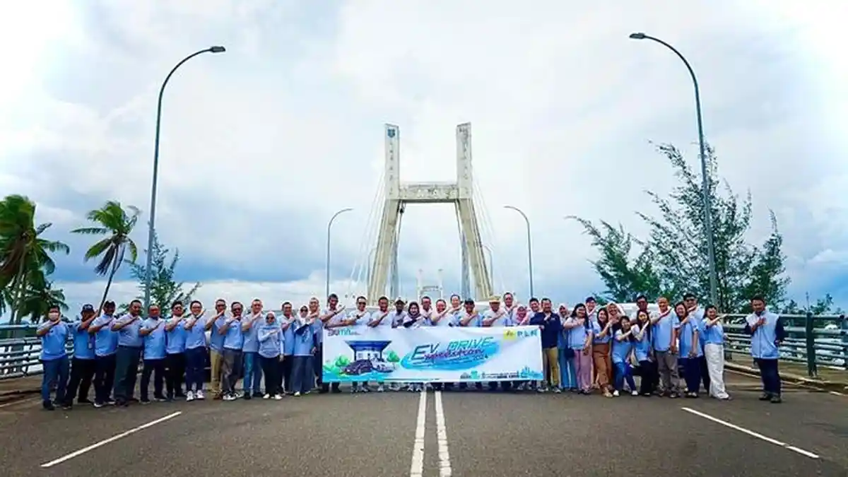 PLN Babel Gelar EV Drive Expedition untuk Dukung Transisi Energi Bersih dan Kendaraan Listrik - 20241211-Peserta-Touring-EV-Drive-Xcebition-berfoto-12.jpg