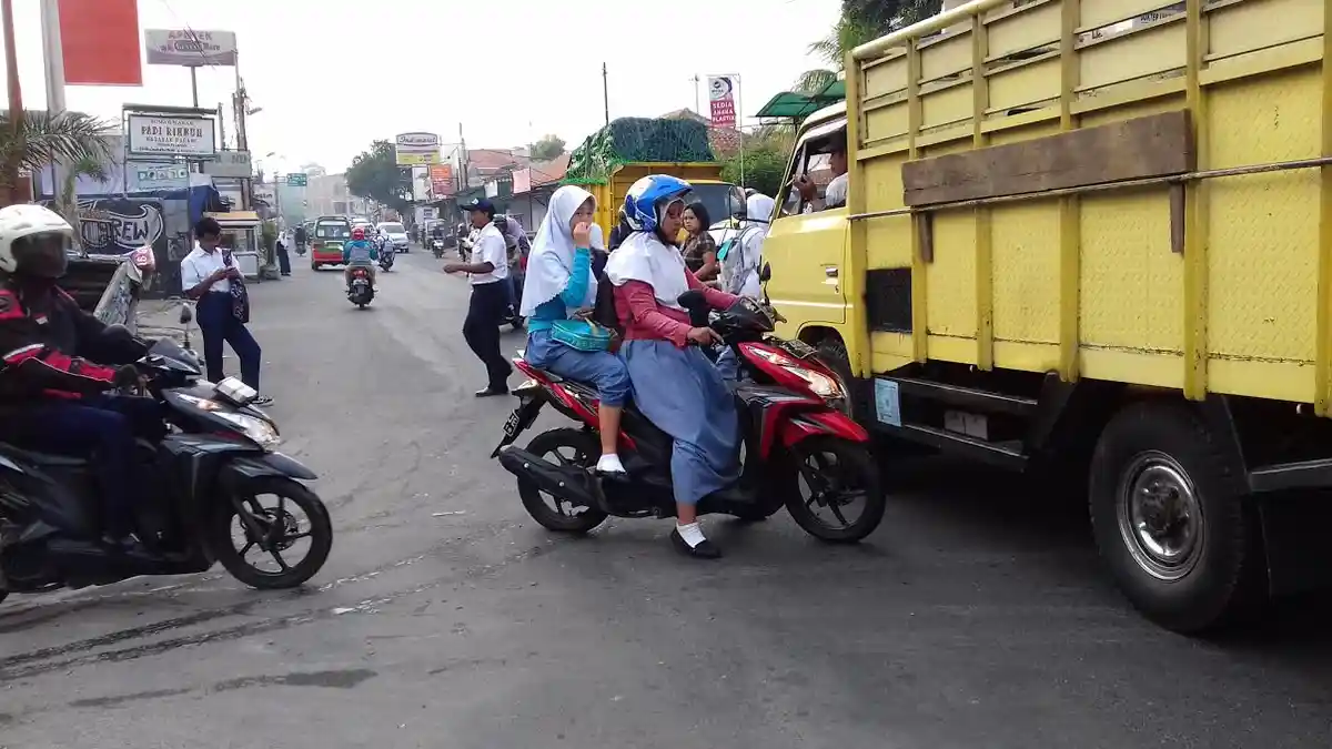 Sebentar Lagi, Siswa SMP dan SMA Bakal Dilarang Pakai Motor ke Sekolah