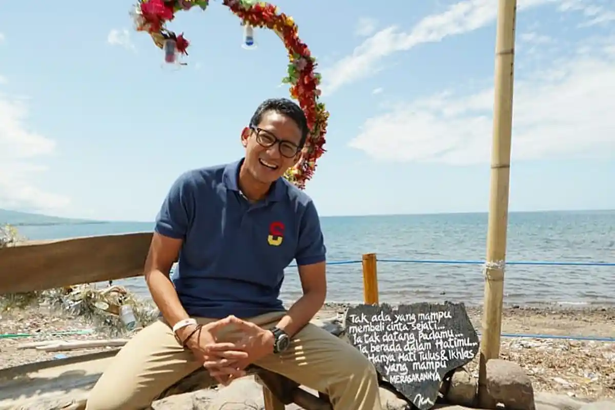 Berhasil Lakukan 'Bottle Cap Challenge', Sandiaga Uno Tantang Menteri dan Politisi Asal Kanada