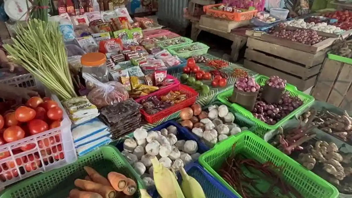 H-5 Lebaran Idul Adha 2025, Harga Tomat dan Bawang Merah di Pasar Sentral Wakatobi Terpantau Naik