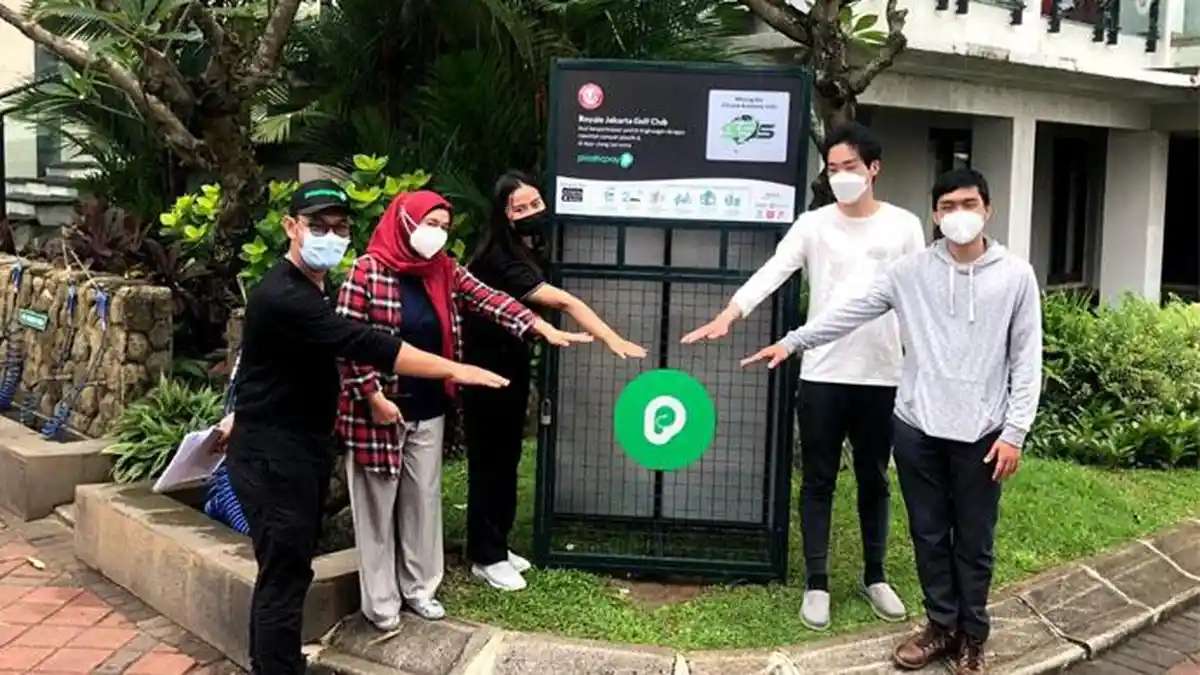 Menjaga Lingkungan dengan Daur Ulang Botol Plastik