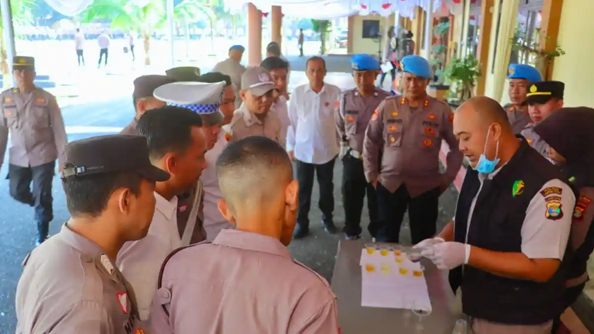 Sidak Propam Polda Lampung, Seluruh Anggota Polres Lampung Tengah Negatif Narkoba - Tribunlampung.co.id