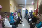 antran-pasien-di-kecamatan-cilincing.jpg