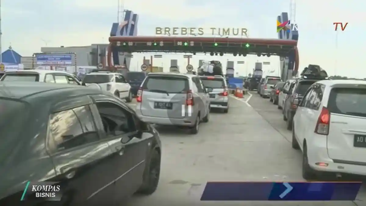 Imbas Arus Balik Ruas Tol Dalam Kota Semarang Arah Jakarta Macet Parah