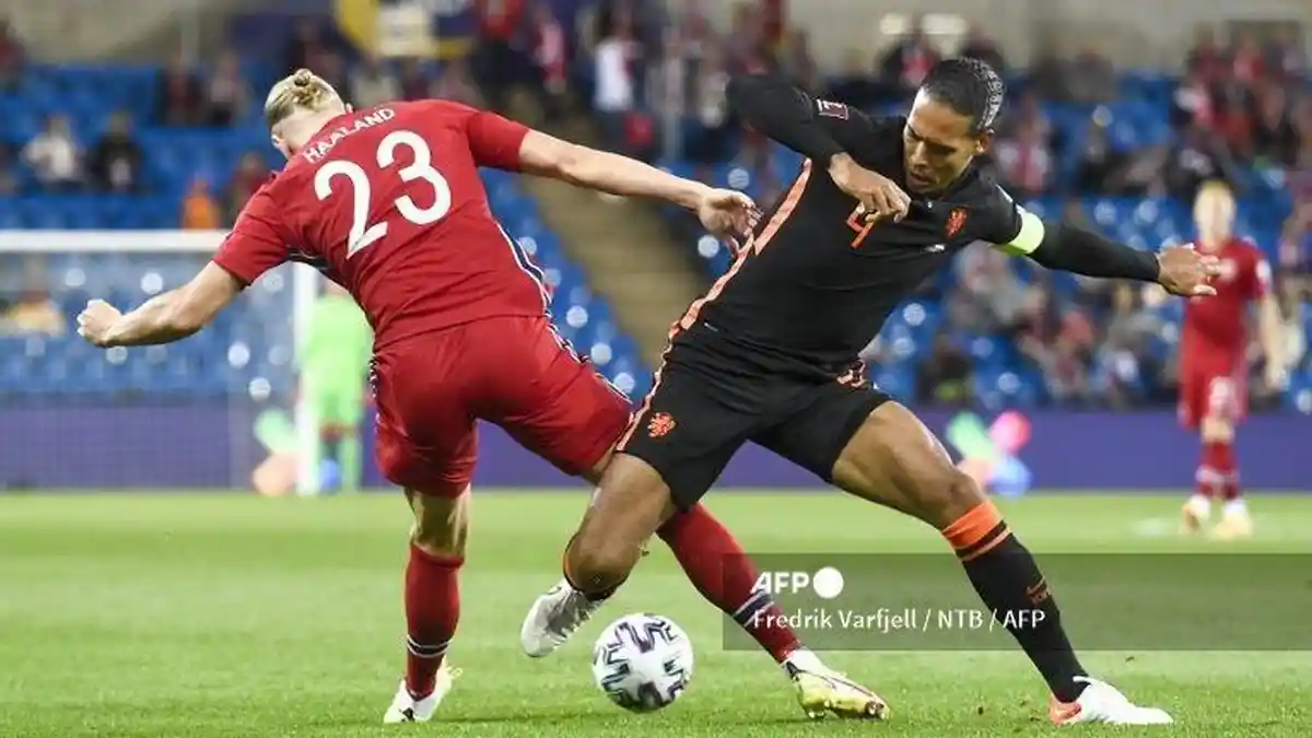 Umpatan Virgil van Dijk ke Erling Haaland Gegara Bikin Jarinya Patah
