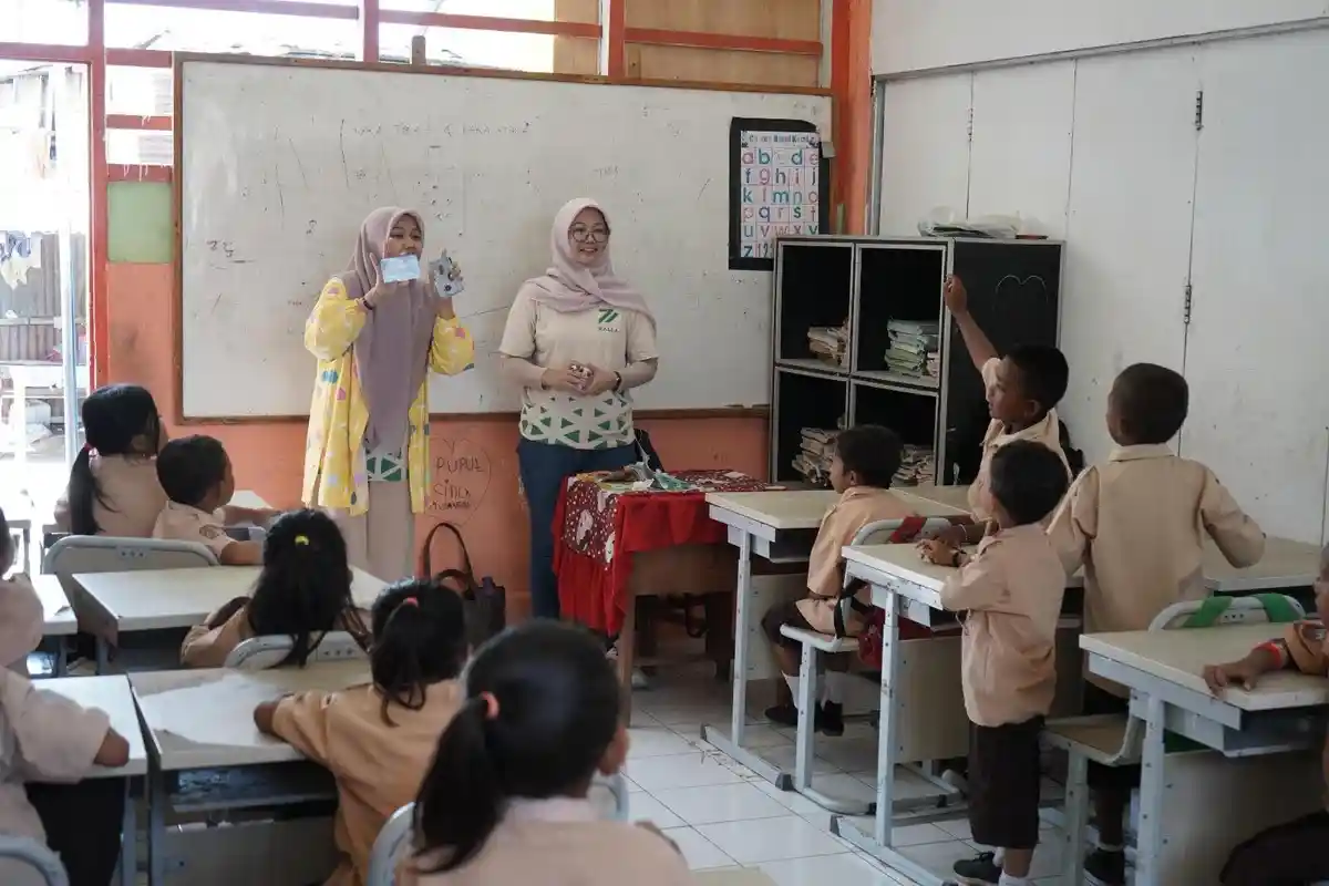 Kalla Translog Ajar Anak-anak Pulau Bonetambu Baca Tulis dan Berhitung